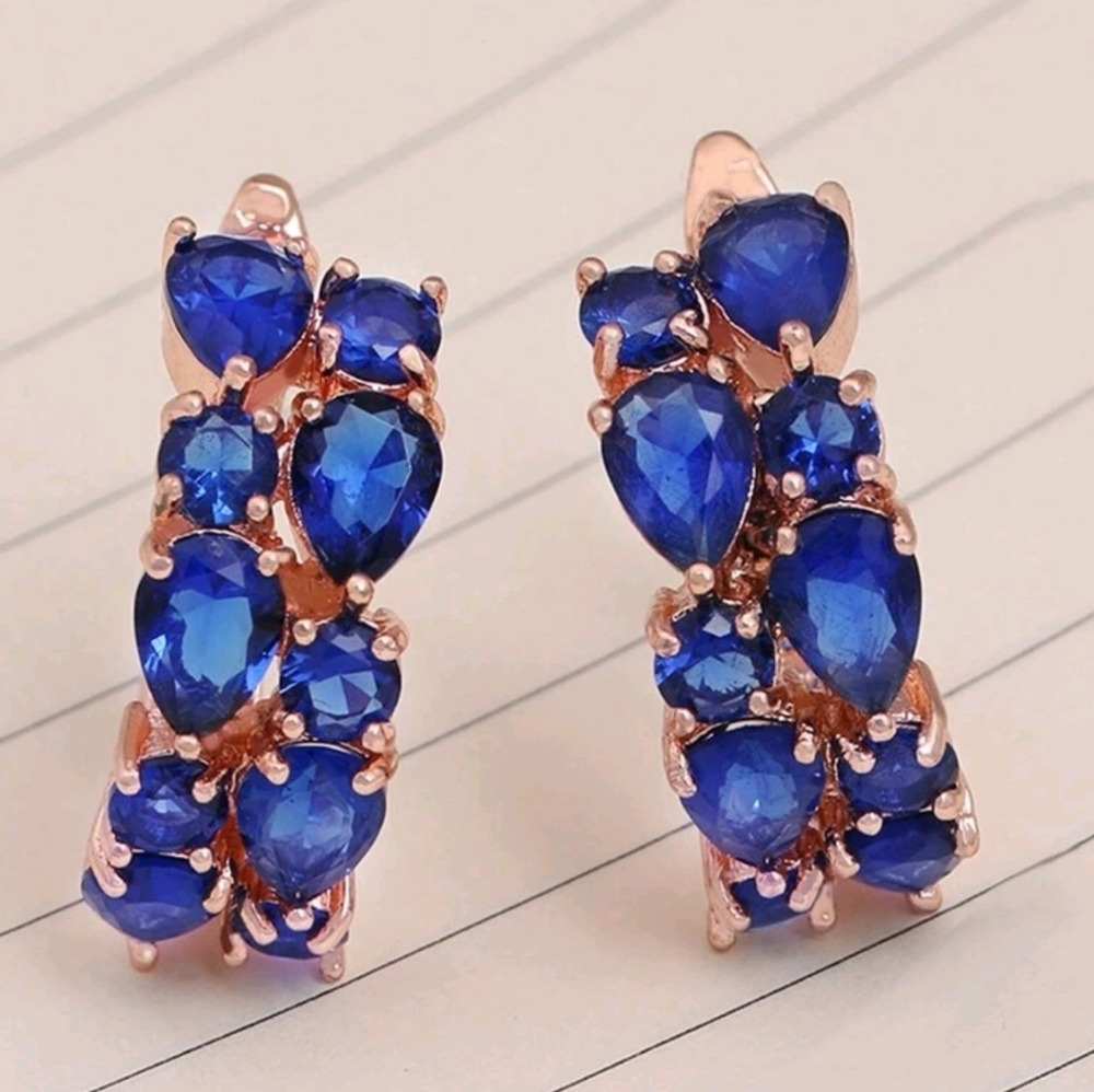 Clip type blue earrings